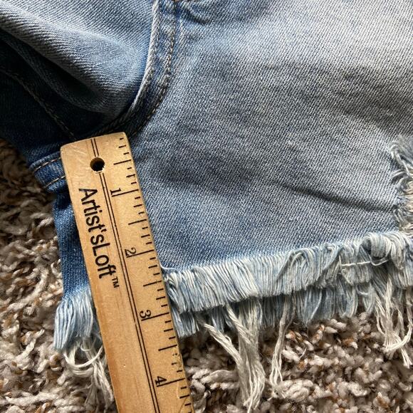 Juicy Couture High Rise Short Women's 26 Medium Wash Denim Distressed Frayed Hem - Picture 9 of 10